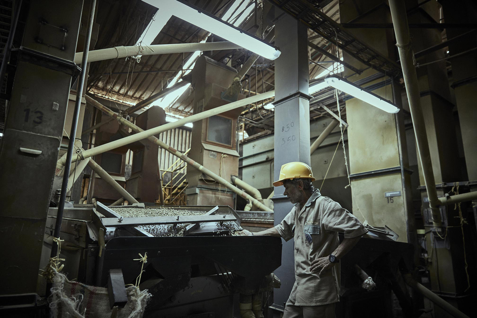 Parks-Coffee_Laumayer-Dry-Mill-Workers_007