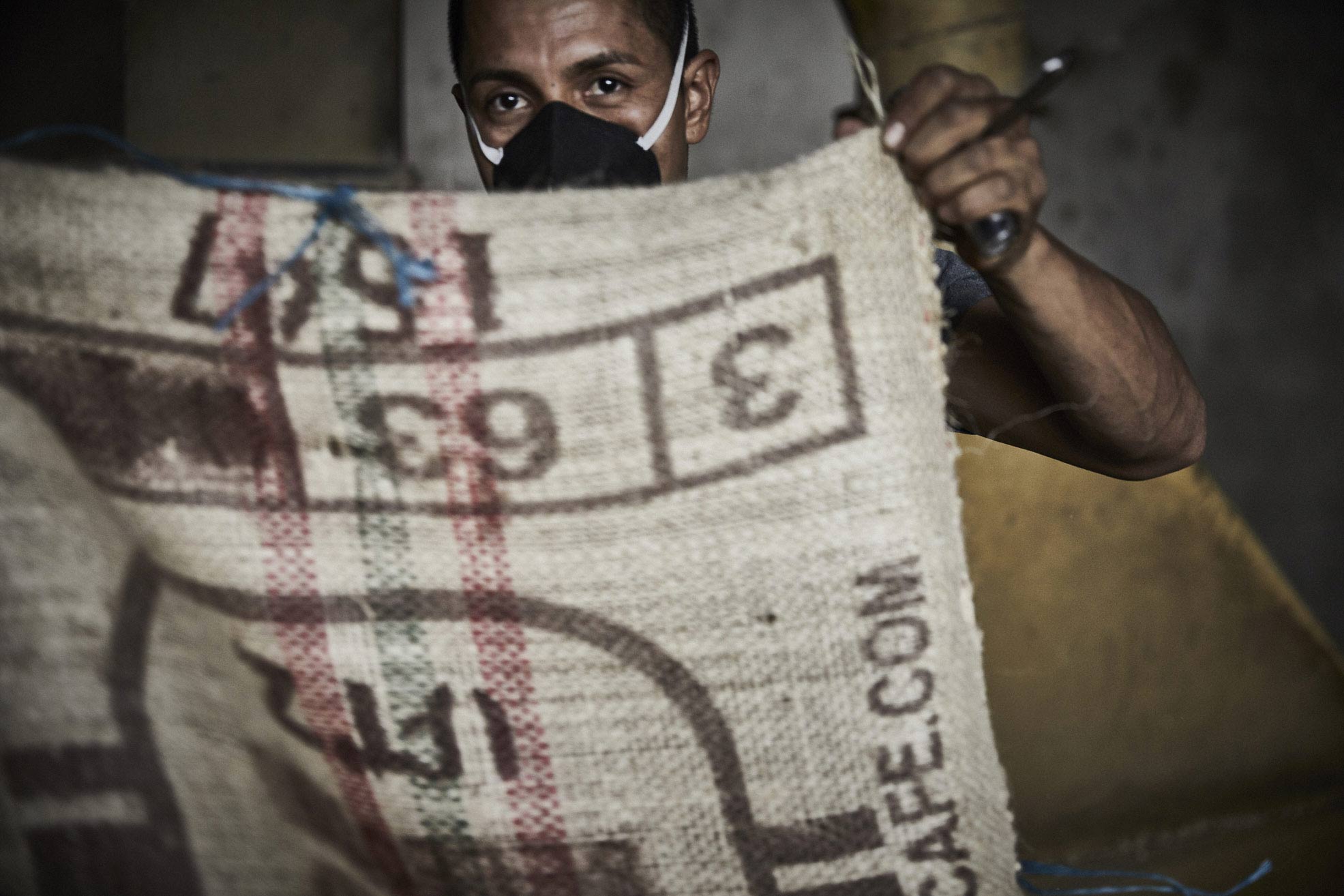 Parks-Coffee_Laumayer-Dry-Mill-Workers_132